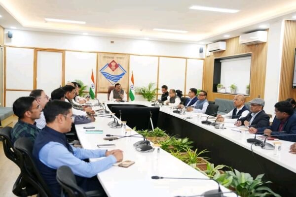 मुख्य सचिव आनंद बर्धन ने की जनपद विकास कार्यों की समीक्षा