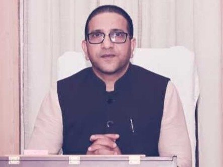  साइबर ठगों ने उत्तरकाशी DM प्रशांत आर्य के नाम से बनाई फर्जी फेसबुक आईडी, लोगों को रिक्वेस्ट भेजकर और संदेशों के माध्यम से की रही धन की मांग