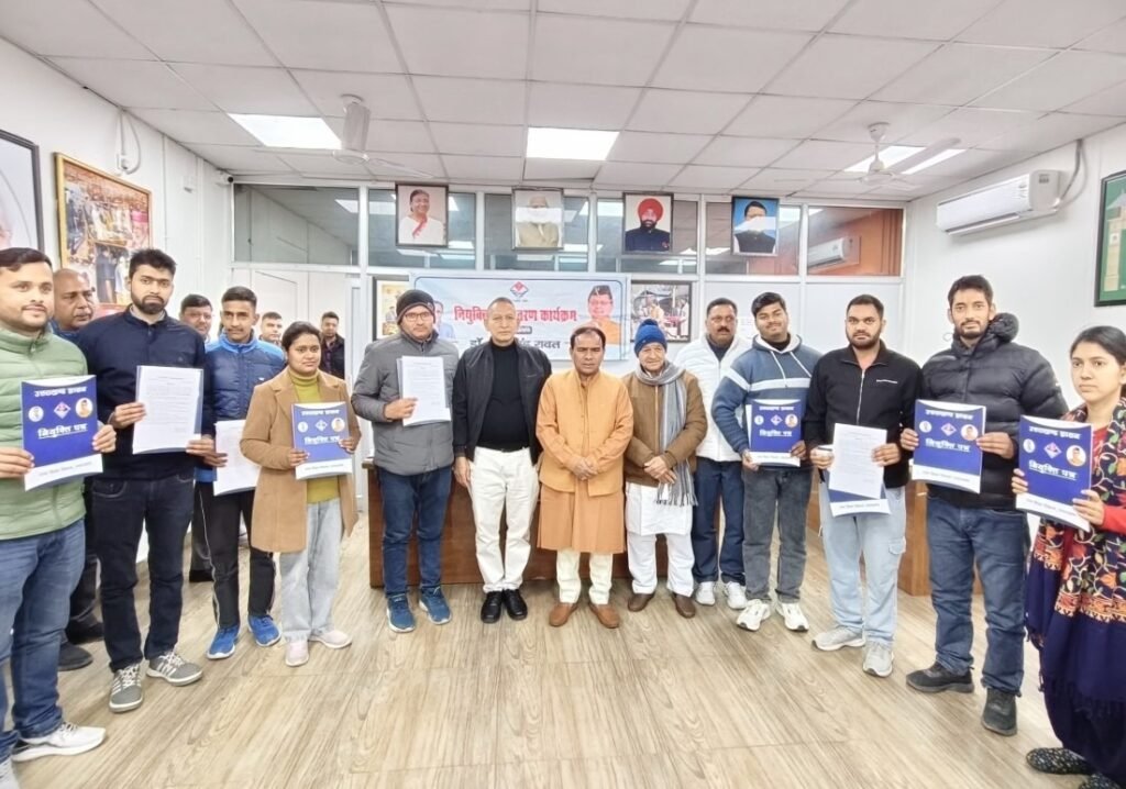 कैबिनेट मंत्री डॉ. धन सिंह रावत ने उच्च शिक्षा विभाग के 14 नवचयनित प्रयोगशाला सहायकों को सौंपे नियुक्ति पत्र