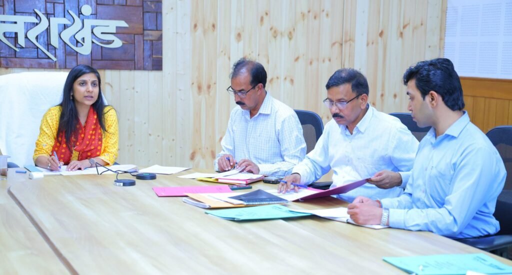 SIR-2026 की समीक्षा बैठक, डीएम स्वाति एस. भदौरिया ने गणना प्रपत्रों के संकलन में तेजी और डिजिटाइजेशन प्रगति की नियमित समीक्षा के निर्देश