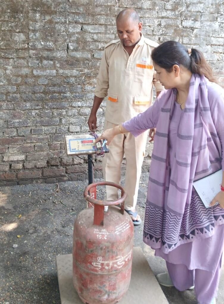 पौड़ी में घरेलू गैस सिलेंडरों के दुरुपयोग पर बड़ी कार्रवाई, 23 मामले पकड़े गए