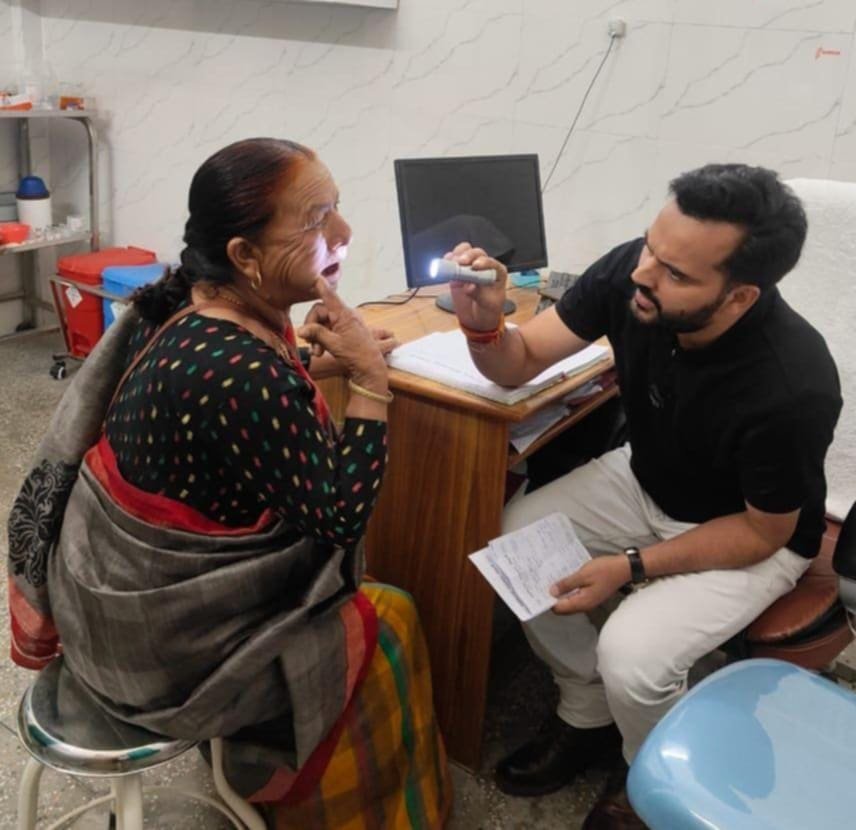 जिला चिकित्सालय पौड़ी में विशेषज्ञ स्वास्थ्य शिविर के दूसरे दिन 451 मरीजों ने लिया निःशुल्क उपचार